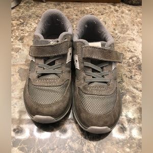 Saucony kids grey sneaker 9.5